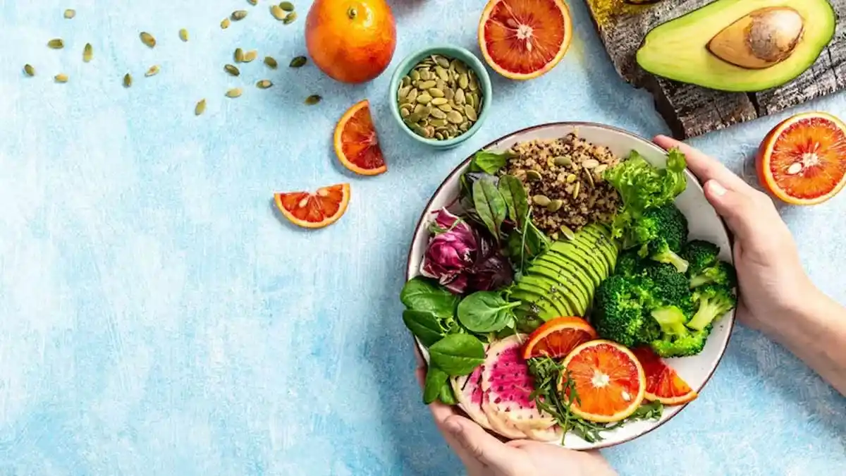 سالم‌ترین و بهترین رژیم لاغری دنیا در سال ۲۰۲۵